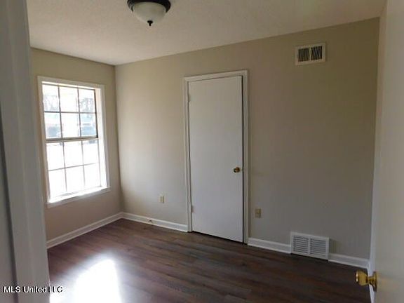 5th image of 8695 Woodbine Dr