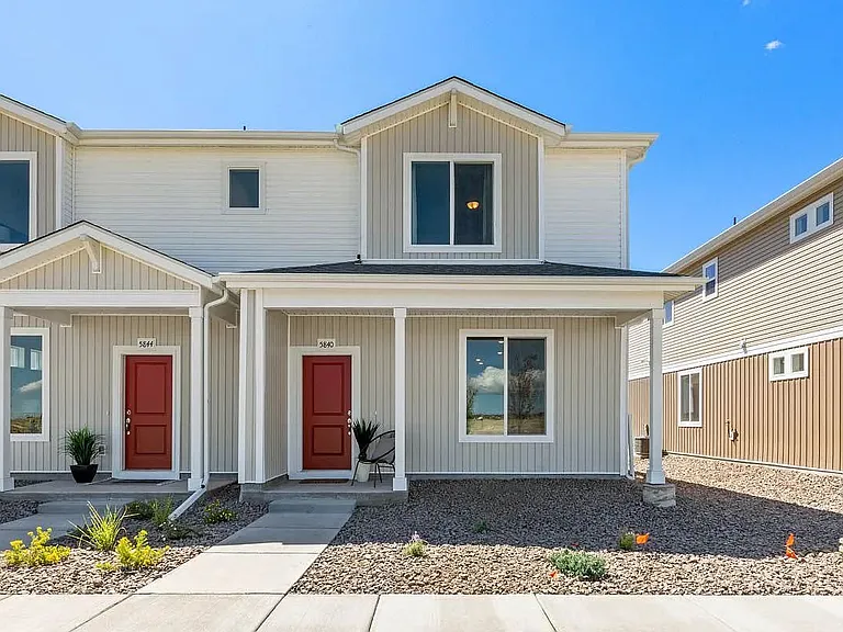 337 N Riverside Dr — Photo 1