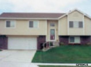 902 Gateway Rd, Elkhorn, NE 68022