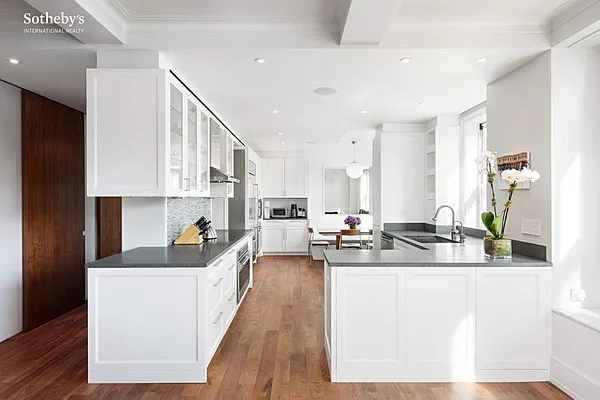 Sold by Sotheby's International Realty | media 19