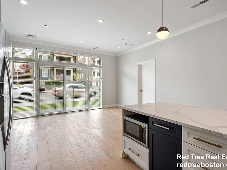 142 Pleasant St #4 — Photo 5
