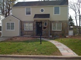 26 Cary Rd, Great Neck, NY 11021