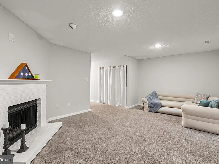 18005 Sunset Lake Ct — Photo 28