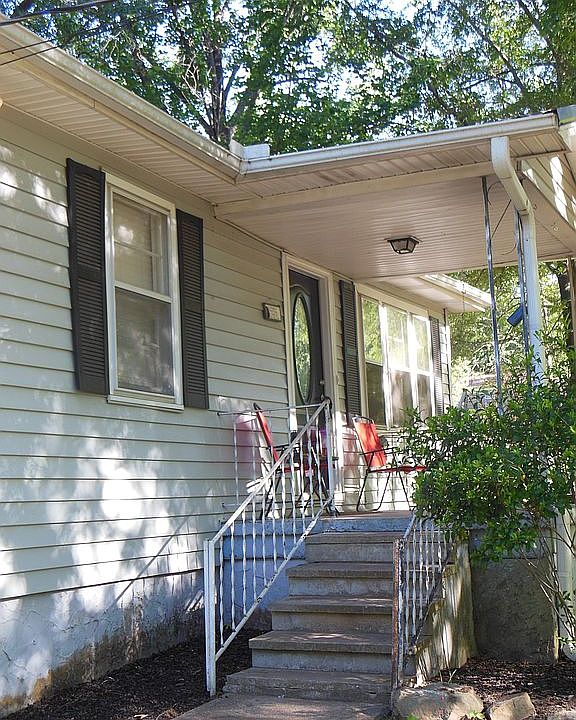 2nd image of 729 Walnut St