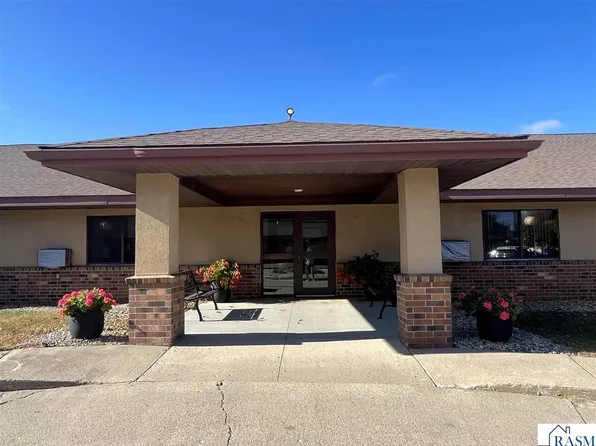 1000 9th St S APT 117, Saint James, MN 56081