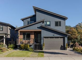 39320 Cardinal Dr, Squamish, BC V8B1A6