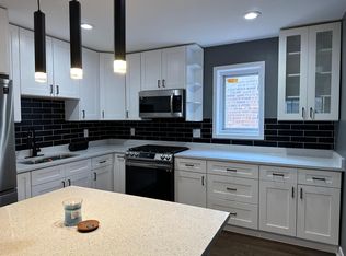 7433 N Damen Ave APT 2, Chicago, IL 60645