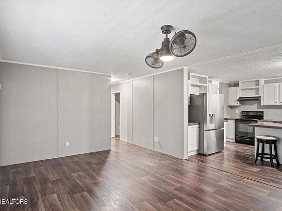 5th image of 5915 Wade Ln