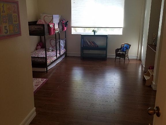 3rd image of 33 Fleming Ct
