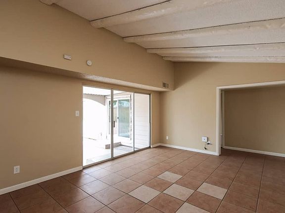 5th image of 4112 N 106th Dr