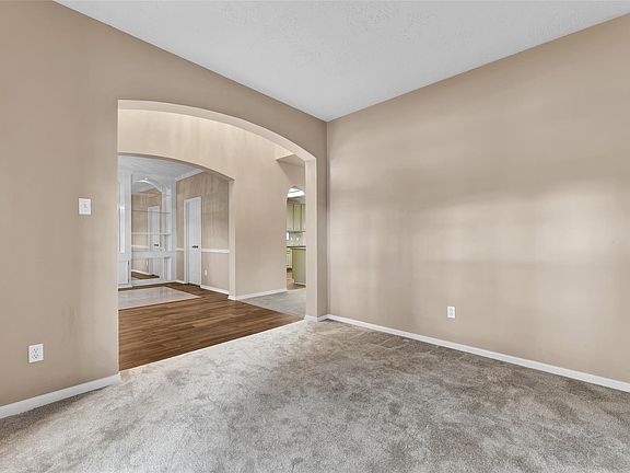 5th image of 18138 Walden Forest Dr