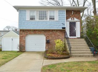 398 Marion St, Oceanside, NY 11572