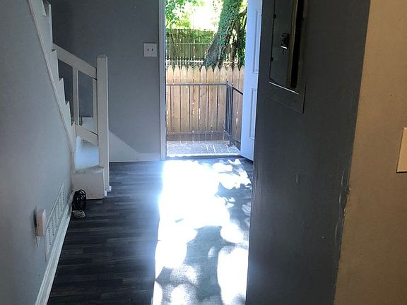 2nd image of 1720 W Chestnut St #3