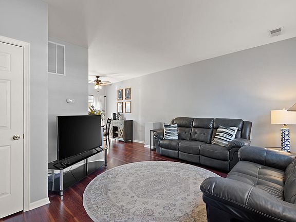 5th image of 11840 Broadway