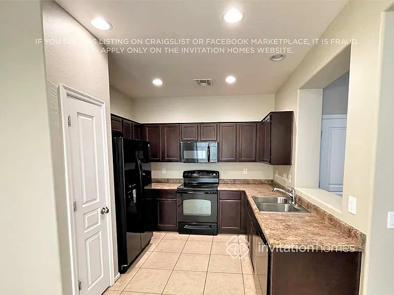 3915 S Napa Ln — Photo 5