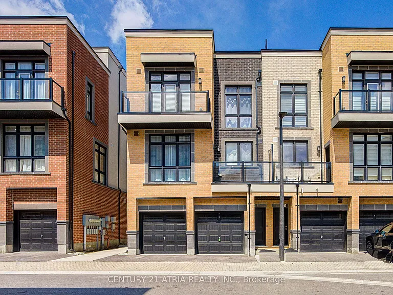1 Bond Cres #1 — Photo 2