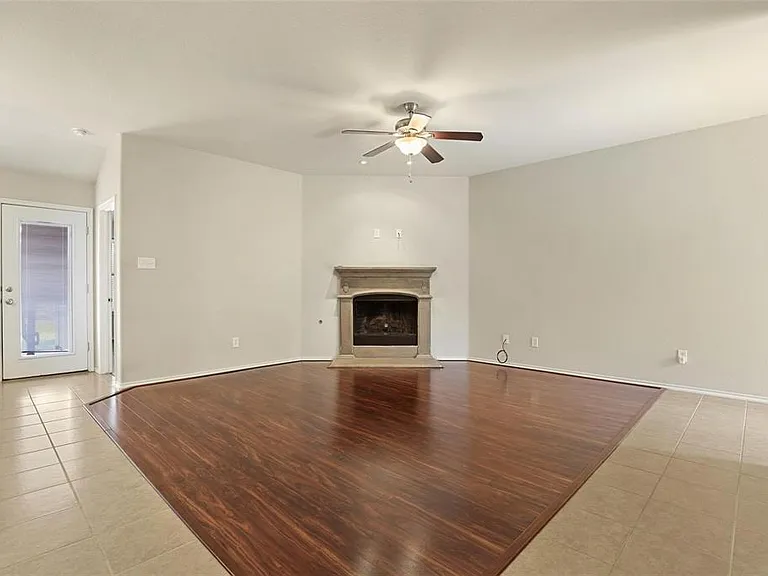 2404 Slalom Dr — Photo 2