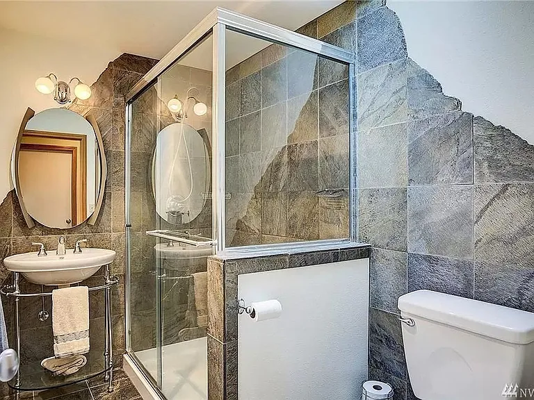8630 Holly Ln — Photo 11