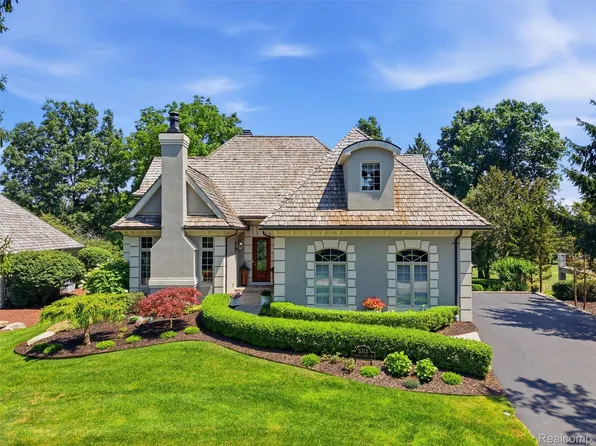 5313 Bristol Parke Cir, Clarkston, MI 48348