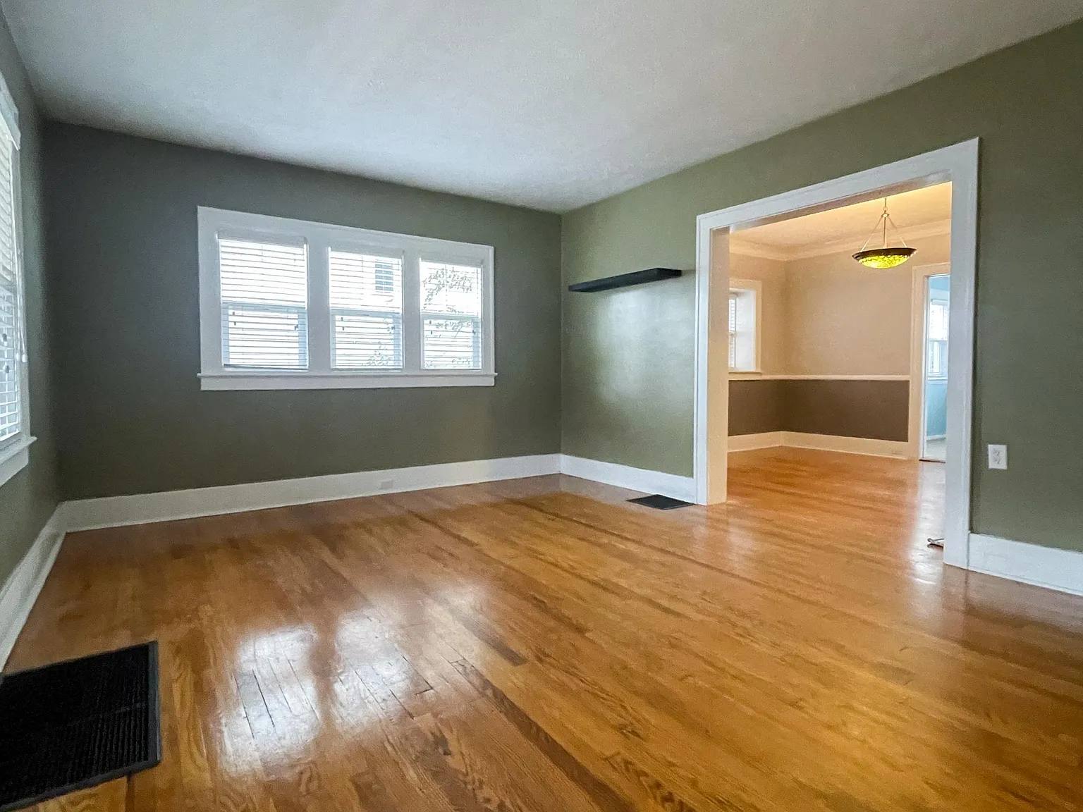 1031 Benjamin Ave SE — Photo 2
