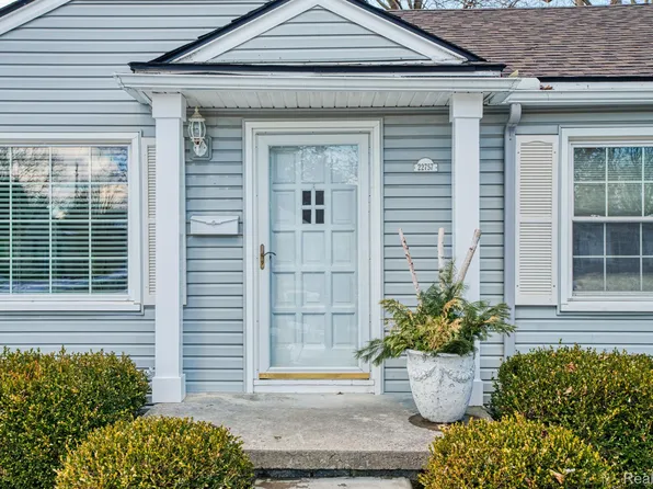 22757 Violet St, Farmington, MI 48336