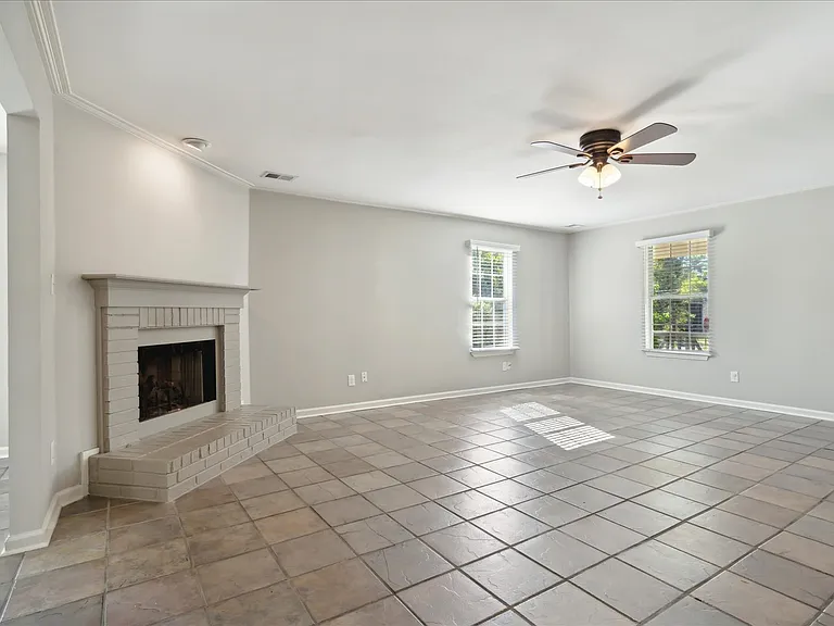 1934 Jefferson Ave — Photo 4