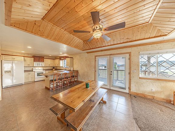 3rd image of 2034 S Cottage Ln