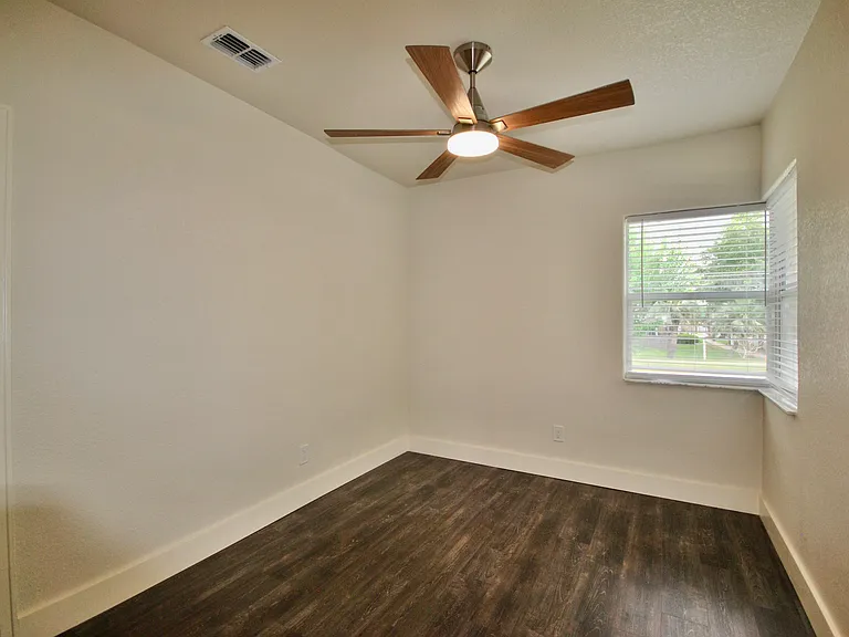 230 E Concord St — Photo 15