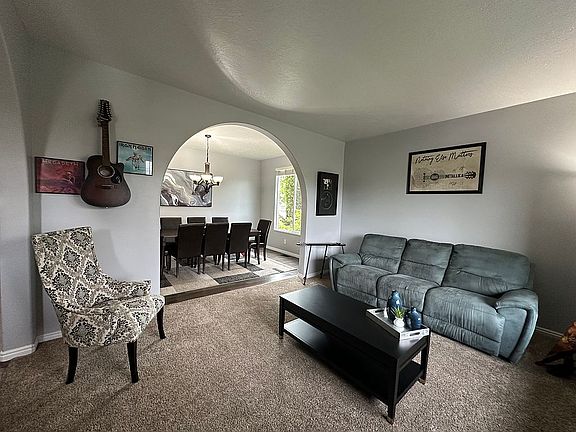 4th image of 701 N Foxhunter Dr