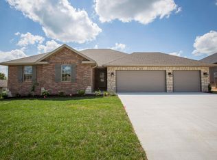 815 S Eastridge Ave, Nixa, MO 65714