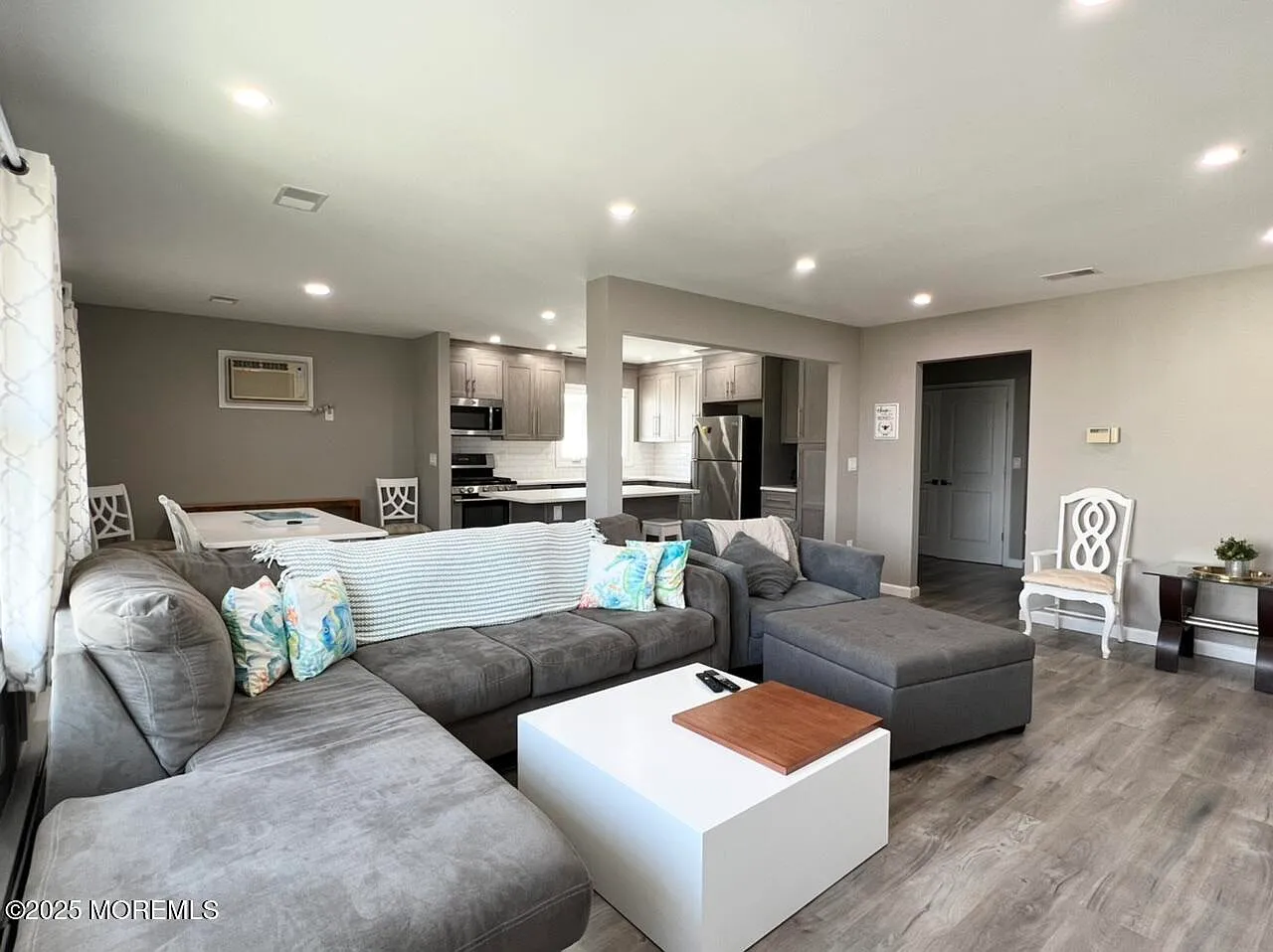 3 bed, 1200 sqft, $2,200 — Photo 4