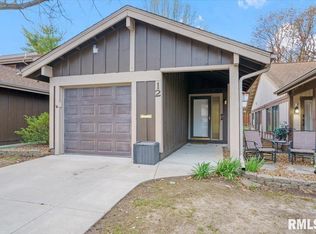 12 Redwood Ln, Springfield, IL 62704