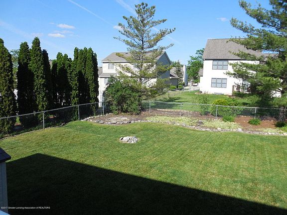 2nd image of 915 Pepperwood Dr