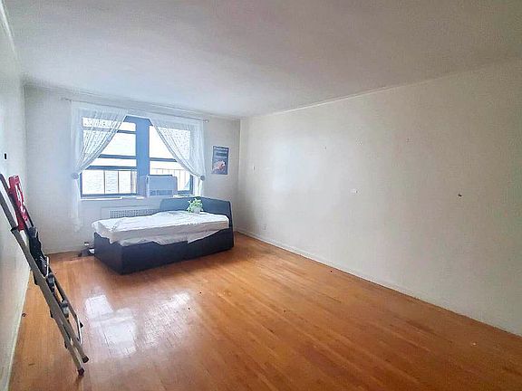 4th image of 470 Ocean Ave #47