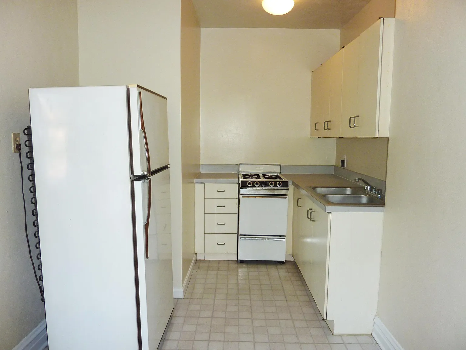 1 bed, 500 sqft, $920 — Photo 2