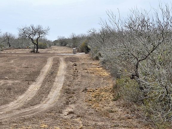 3rd image of 123-124 Frontier Rd