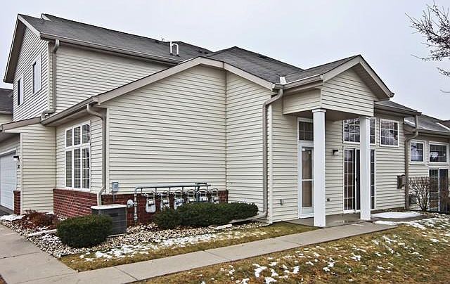 1st image of 2412 Fox River Pkwy