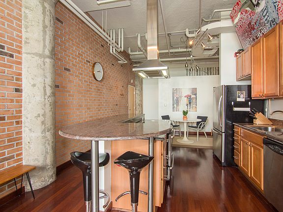 3rd image of 6533 E Jefferson Ave #701