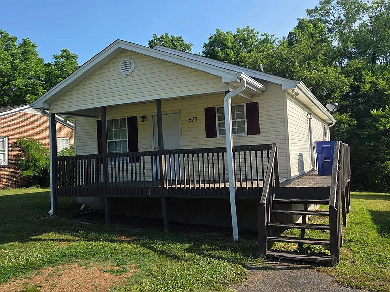 517 Cliff Dr SE — Photo 1