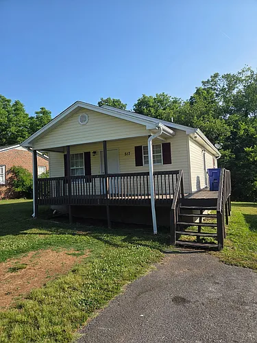 517 Cliff Dr SE Photo 1