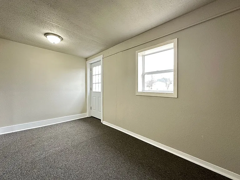 107 W Sycamore St — Photo 9