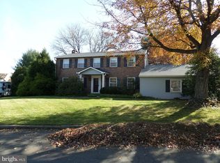 1246 Clearview Cir, Allentown, PA 18103