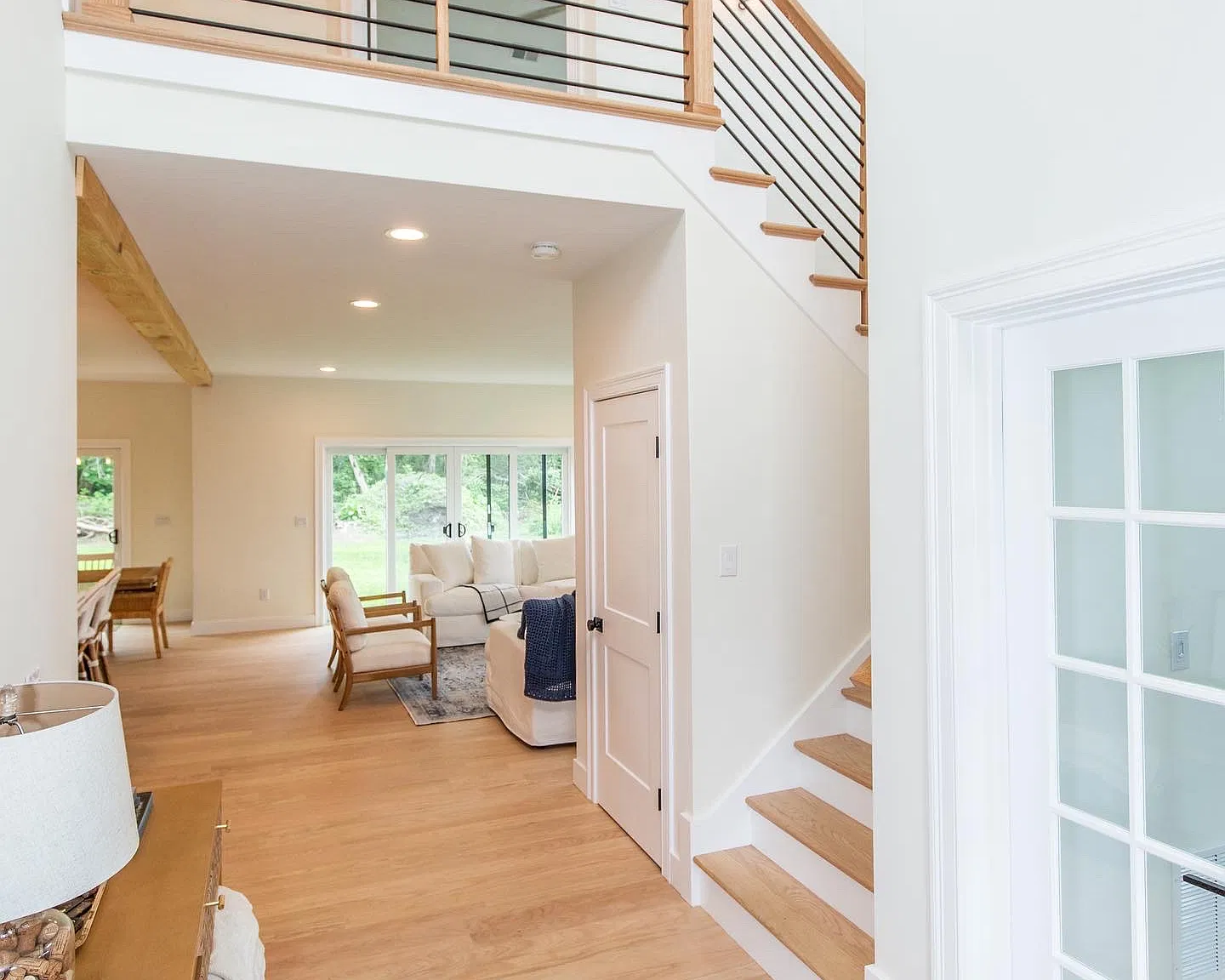 4 bed, 2.5 bath, 2550 sqft, $4,300 — Photo 2