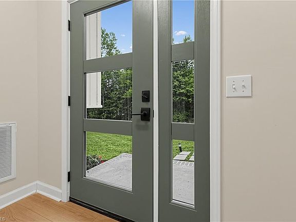 5th image of 124 Oak Ridge Dr