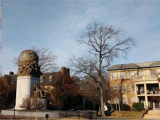 2nd image of 3039 Monument Ave