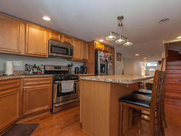 1733 Light St — Photo 2