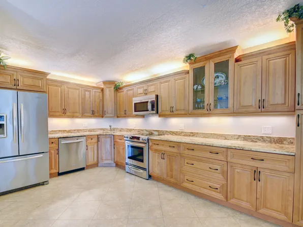 319 Pine Ridge Circle #C-1, Greenacres, FL 33463
