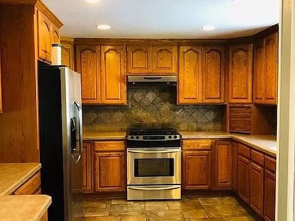 2nd image of 225 Kashmir Ct SE