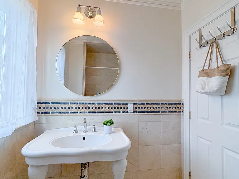 87 Stephen St #1C — Photo 37