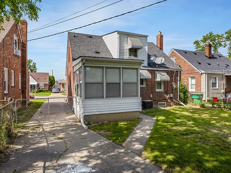 15630 Sprenger Ave — Photo 24